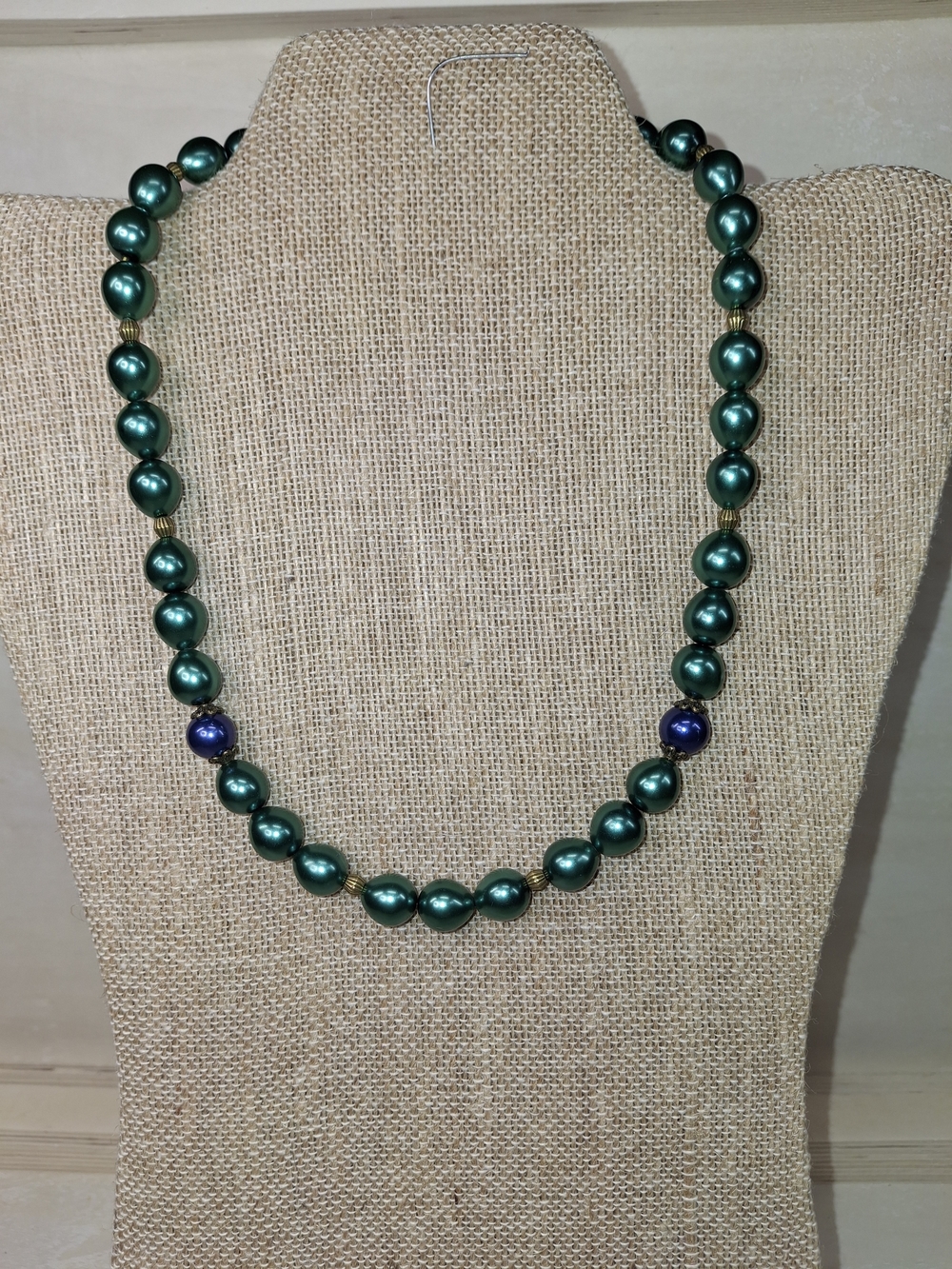 Elegant Glass Green Pearl Bead Necklace with Accent Beads
